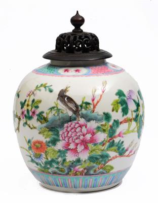 Lot 107 - A Chinese polychromed ginger jar