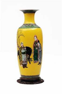 Lot 111 - A Chinese rouleau vase