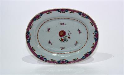 Lot 115 - A Chinese famille rose oval platter