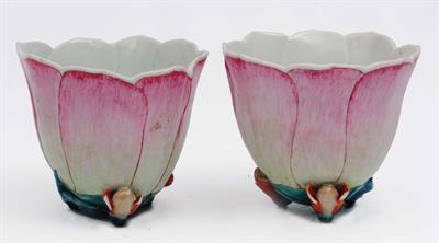 Lot 119 - A pair of Chinese lotus cups