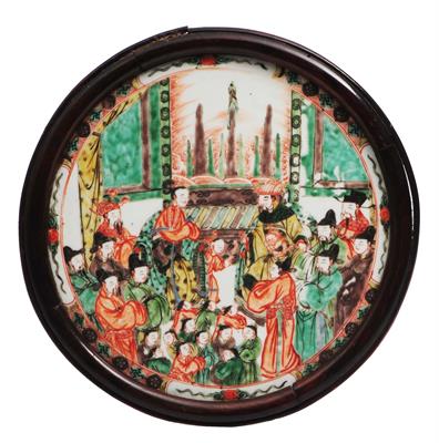 Lot 128 - A Chinese famille verte roundel