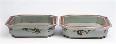 Lot 129 - A pair of Chinese square stands