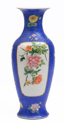 Lot 138 - A Chinese porcelain baluster vase