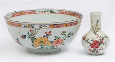 Lot 139 - A Chinese famille verte bowl