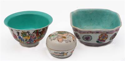 Lot 144 - A Chinese small lidded ink pot