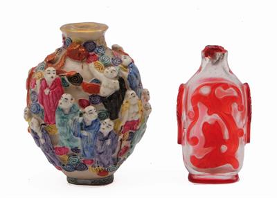 Lot 145 - A Chinese porcelain snuff bottle