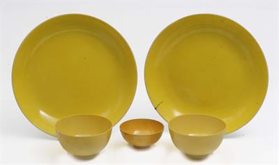 Lot 147 - A pair of Chinese yellow ground large saucer dishes