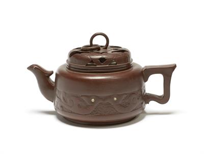 Lot 153 - A Chinese Yixing teapot