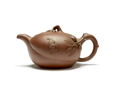 Lot 156 - A Chinese Yixing teapot