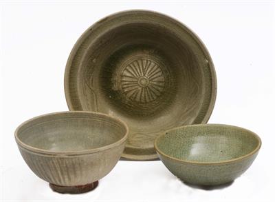 Lot 158 - A Chinese celadon bowl