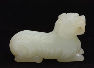 Lot 184 - A jade carved dog