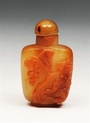 Lot 232 - A Chinese pale brown agate snuff bottle