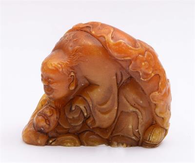 Lot 233 - A Chinese mottled cream and brown soapstone pebble