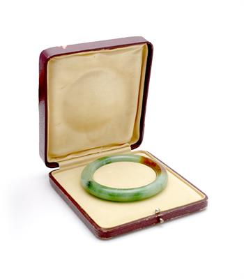 Lot 246 - A Chinese spinach green and brown jade bangle