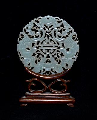 Lot 269 - A Chinese pierced and carved mutton fat jade medallion