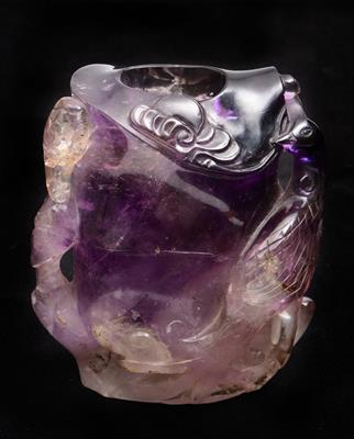 Lot 286 - A Chinese amethyst vase