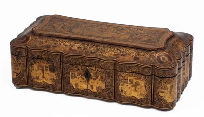 Lot 342 - A Chinese export lacquer box