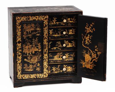 Lot 346 - A Chinese export table top cabinet