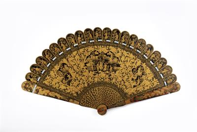 Lot 377 - A Chinese black lacquer and gilt fan