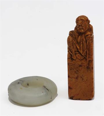 Lot 399 - A Chinese hardstone seal