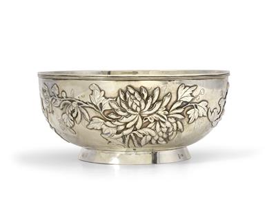 Lot 431 - A Chinese silver bowl