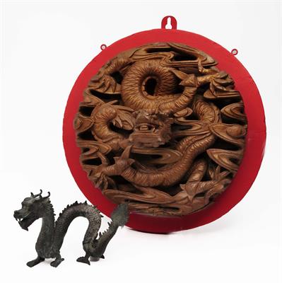 Lot 470 - A Chinese carved wood dragon's head