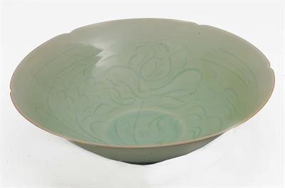 Lot 484 - A Chinese celadon bowl