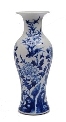 Lot 486 - A Chinese blue and white baluster vase