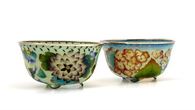 Lot 519 - A pair of Japanese shotai shippo bowls