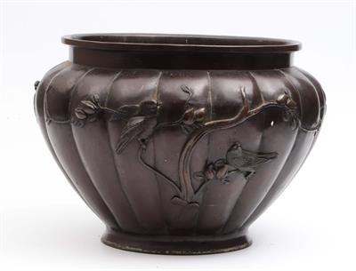 Lot 532 - A Japanese bronze jardiniere