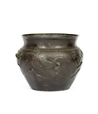 Lot 533 - A large Japanese bronze jardiniere