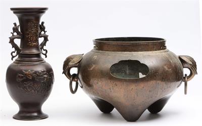Lot 536 - A Japanese bronze and inlaid jardiniere