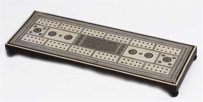 Lot 546 - An Indian sedili inlaid cribbage board