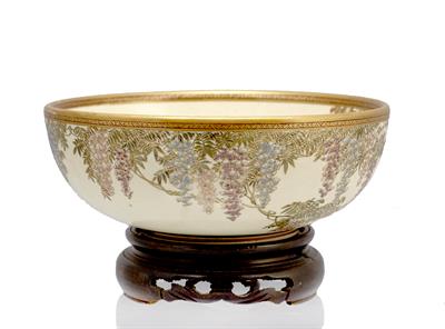 Lot 550 - A Japanese Satsuma bowl