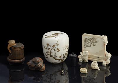 Lot 552 - A Japanese ivory box and cover (natsume)