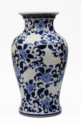 Lot 553 - A Japanese large Fukagawa baluster vase