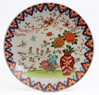 Lot 568 - A Japanese Imari charger