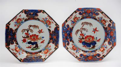 Lot 593 - A pair of Japanese Imari octagonal plates