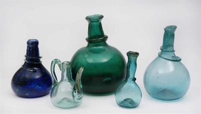 Lot 652 - A small green Persian glass hanging flask