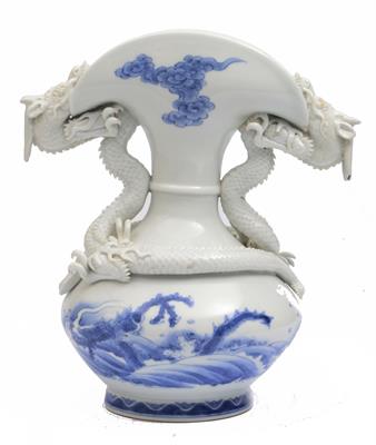 Lot 682 - A Japanese Hirado blue and white vase