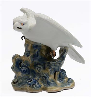Lot 687 - A Japanese Hirado model of a hawk