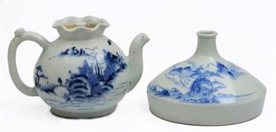 Lot 689 - A Japanese Hirado sake flask and teapot