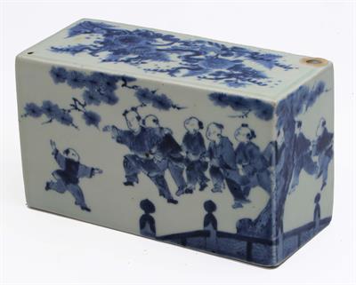 Lot 690 - A Japanese blue and white Hirado sake flask