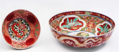 Lot 693 - Two Japanese Kenjo Imari bowls