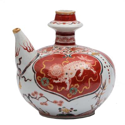 Lot 695 - A Japanese Imari Kinrande ewer