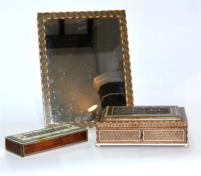 Lot 721 - An Anglo-Indian Sedili bone-inlaid hardwood dome top box