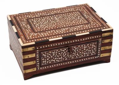 Lot 724 - An Anglo-Indian Hoshiarpur bone-inlaid dresser hardwood box