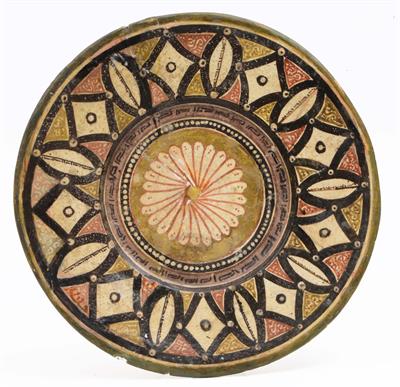 Lot 727 - A Nishapur polychrome small charger