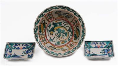 Lot 751 - A pair of Japanese Proto enamel dishes and a Japanese Kraak bowl