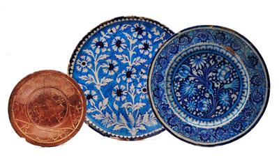 Lot 762 - An Hispano-Moresque copper lustre shallow small charger